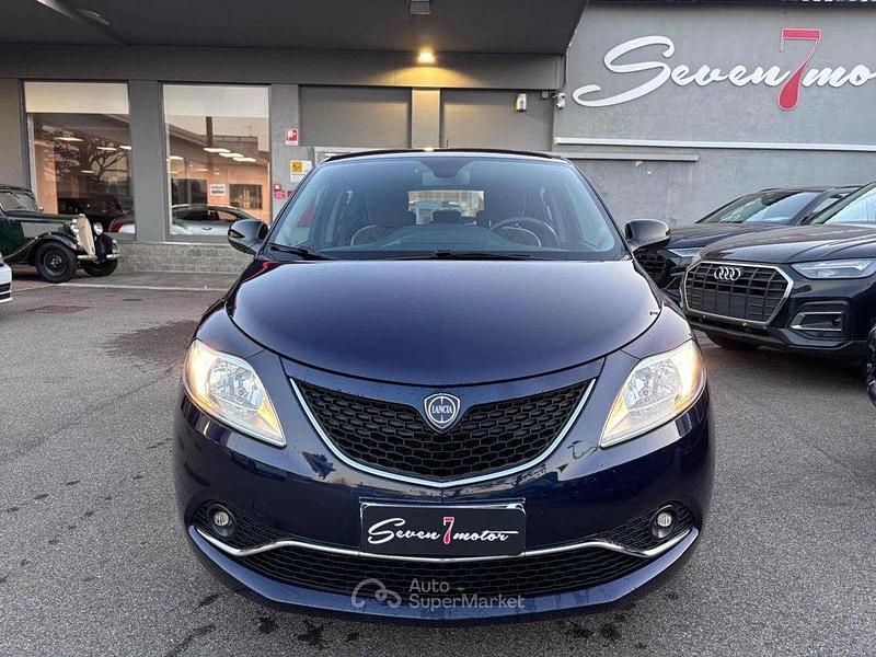 Begagnad Lancia Ypsilon Gold 95 HK (69 kW) 2015 Blå Halvkombi