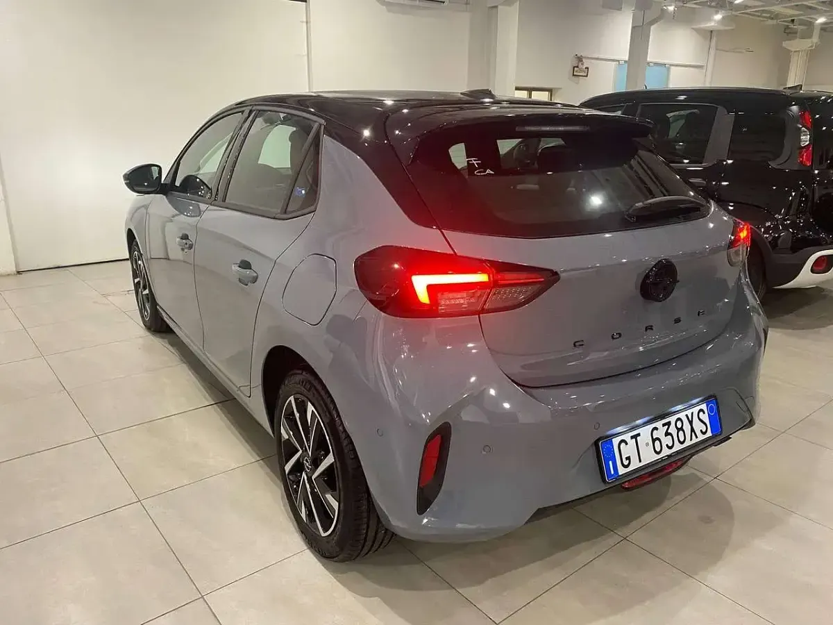 Nuova Opel Corsa 101 CV (74 kW) 2026 Grigio metallizzato Utilitaria