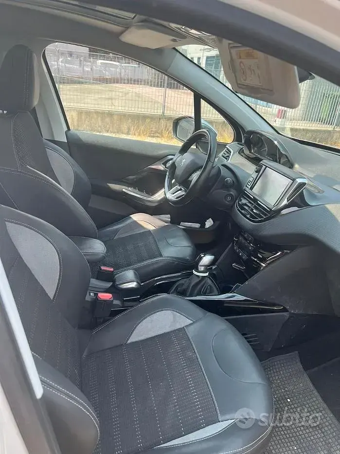 Usata Peugeot 2008 Allure 110 CV (80 kW) 2016 Bianco SUV