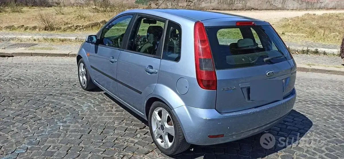 Usata Ford Fiesta 75 CV (55 kW) 2005 Bluazzurro Utilitaria