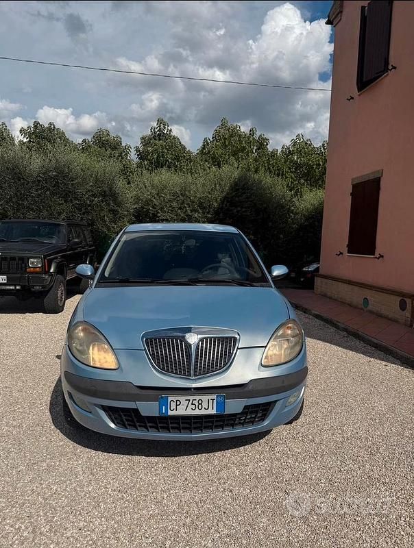 Usata Lancia Ypsilon 70 CV (51 kW) 2004 Utilitaria