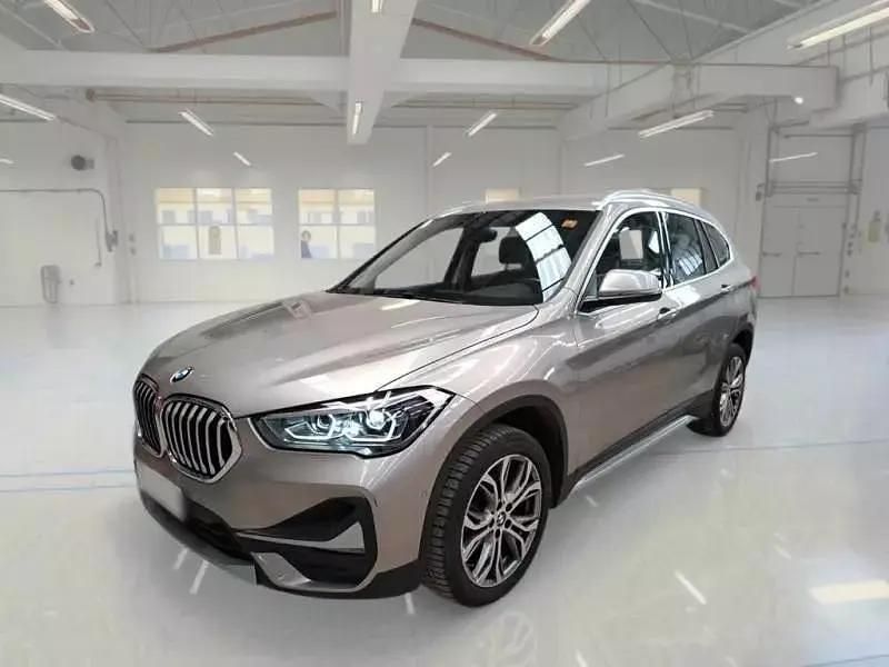 Argento Usata 2021 BMW X1 xLine SUV | 29.450 € (Molto cara) - Immagine 1/4