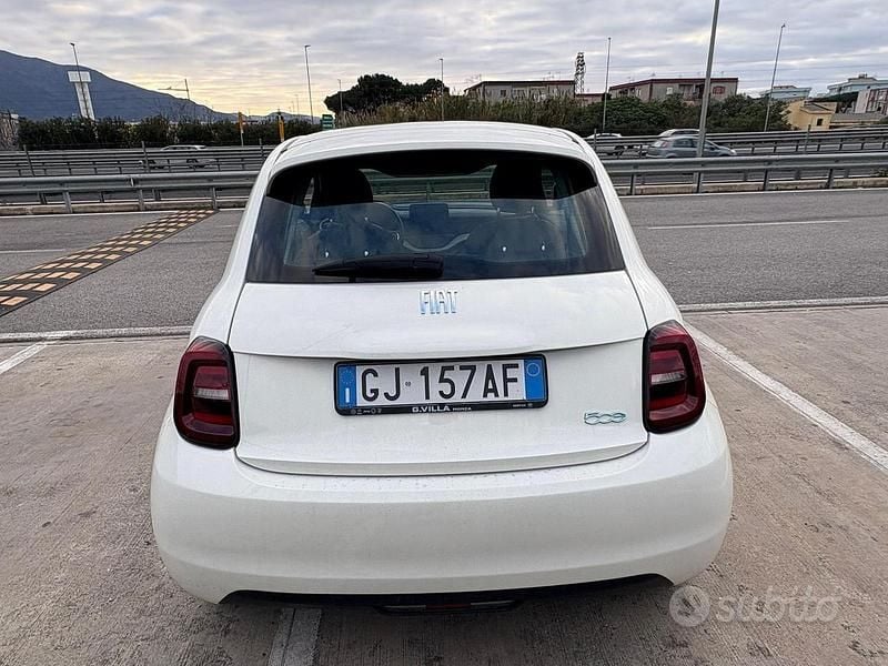 Usata Fiat 500e 42 kW (58 CV) 2022 Bianco Berlina