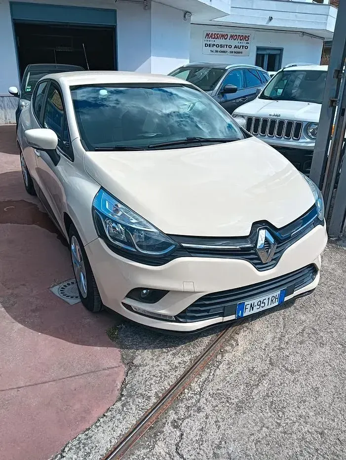 Second-hand Renault Clio IV Zen 75 CP (55 kW) 2018 Bej Berlinǎ
