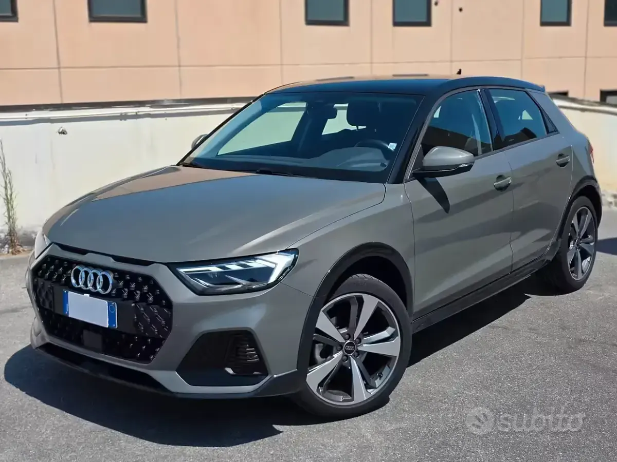 Usata Audi A1 Business 110 CV (80 kW) 2023 Grigio SUV