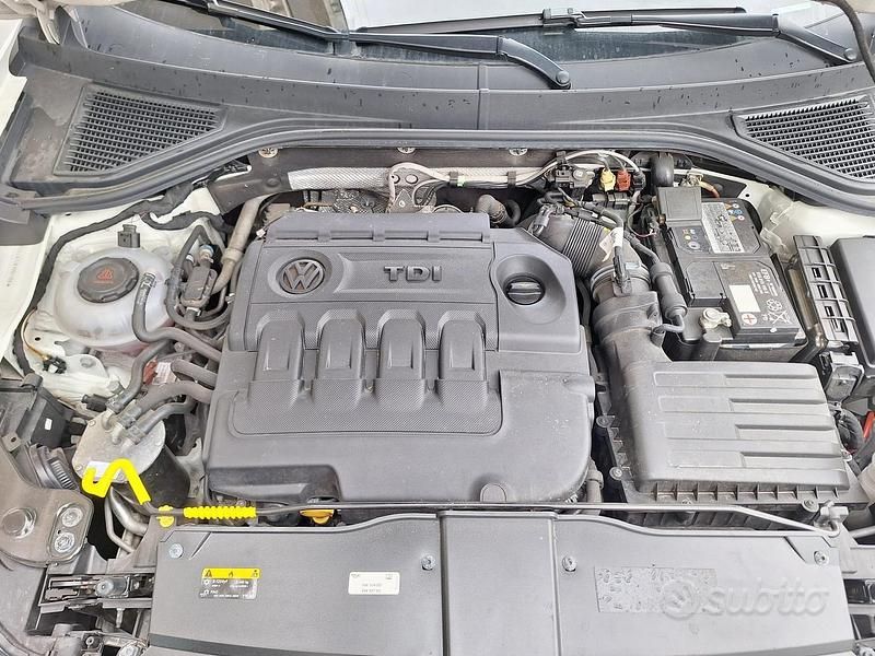 Usata VW T-Roc 150 CV (110 kW) 2023 Bianco SUV