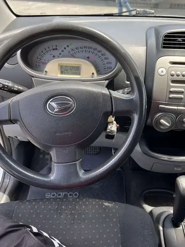 Usata Daihatsu Sirion 91 CV (66 kW) 2009 Grigio Utilitaria