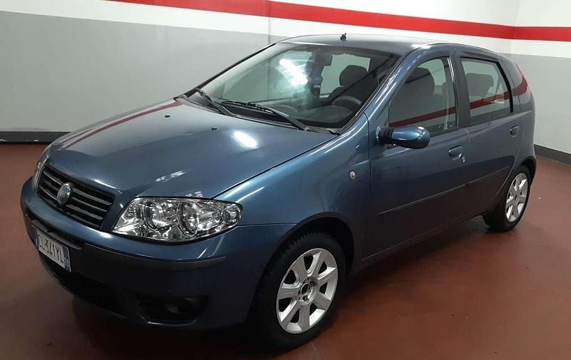 Usata Fiat Punto Dynamic 95 CV (69 kW) 2003 Blu/azzurro Utilitaria