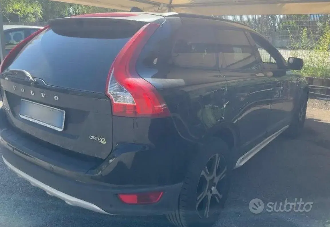Usata Volvo XC60 Drive Kinetic 163 CV (119 kW) 2012 Nero SUV