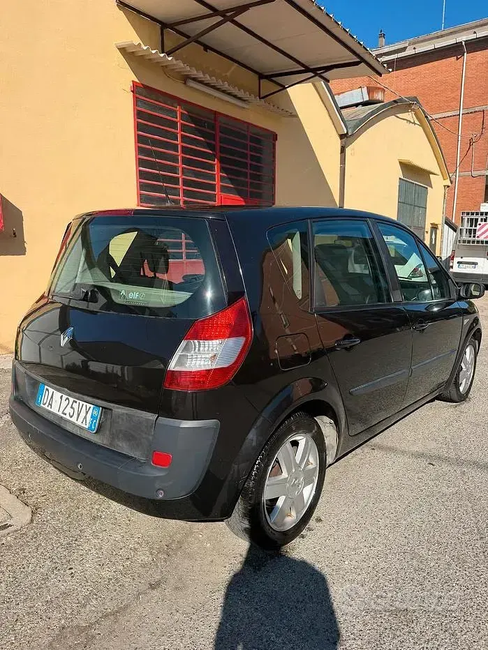 Usata Renault Scénic 111 CV (81 kW) 2006 Monovolume
