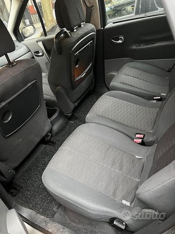 Usata Renault Scénic II Dynamique 106 CV (77 kW) 2006 Grigio Monovolume