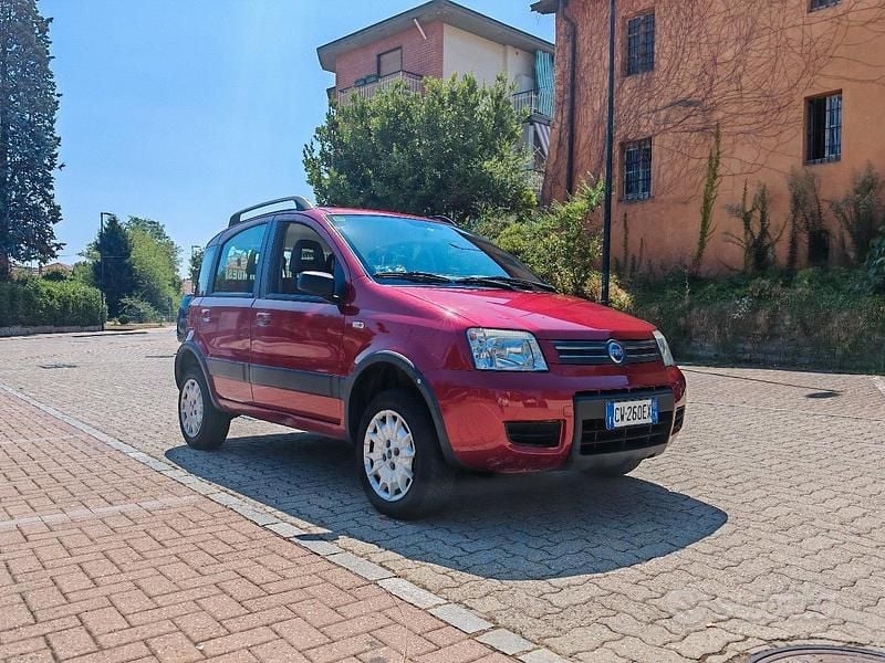 Usata 2005 Fiat Panda 4x4 Climbing Due volumi | 5800 € (Buon prezzo) - Immagine 1/4