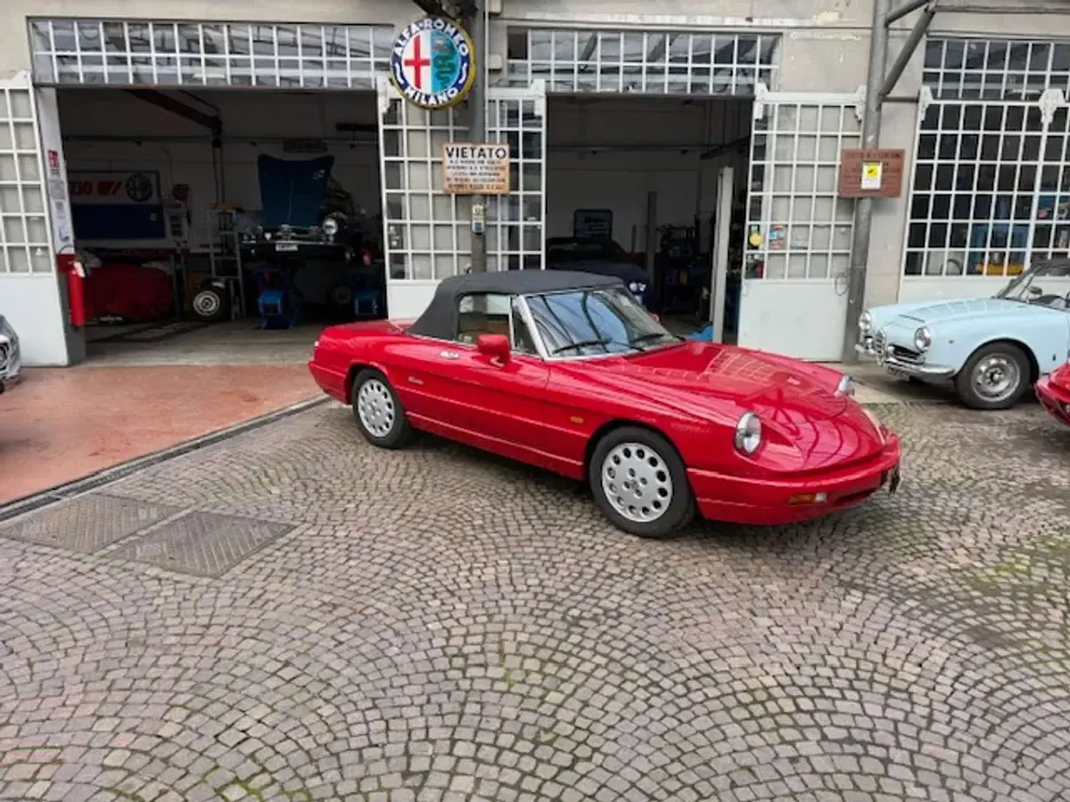 Usata Alfa Romeo Spider 106 CV (77 kW) 1991 Rosso alfa 130 doppi strato Cabrio