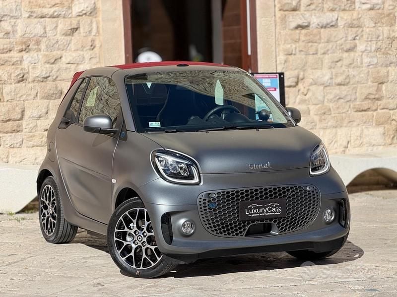 Usata Smart ForTwo Electric Drive 60 kW (82 CV) 2022 Grigio Cabrio