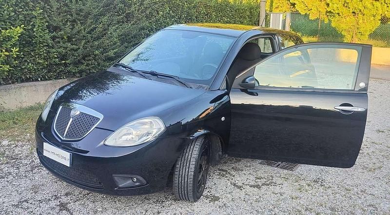 Nero Usata 2009 Lancia Ypsilon Due volumi | 2900 € (Buon prezzo) - Immagine 1/4