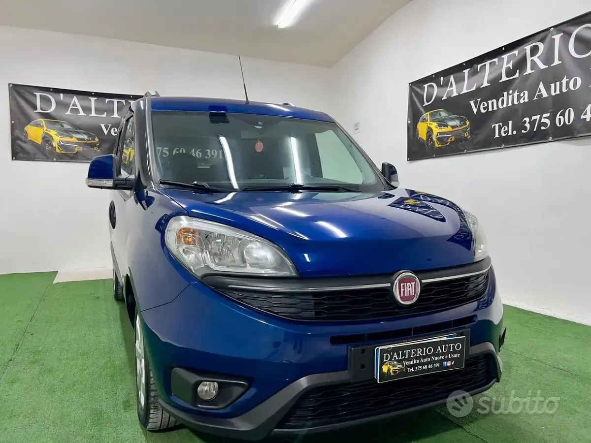 Käytetty Fiat Doblò Lounge 135 HP (99 kW) 2015 Sininen Tila-auto