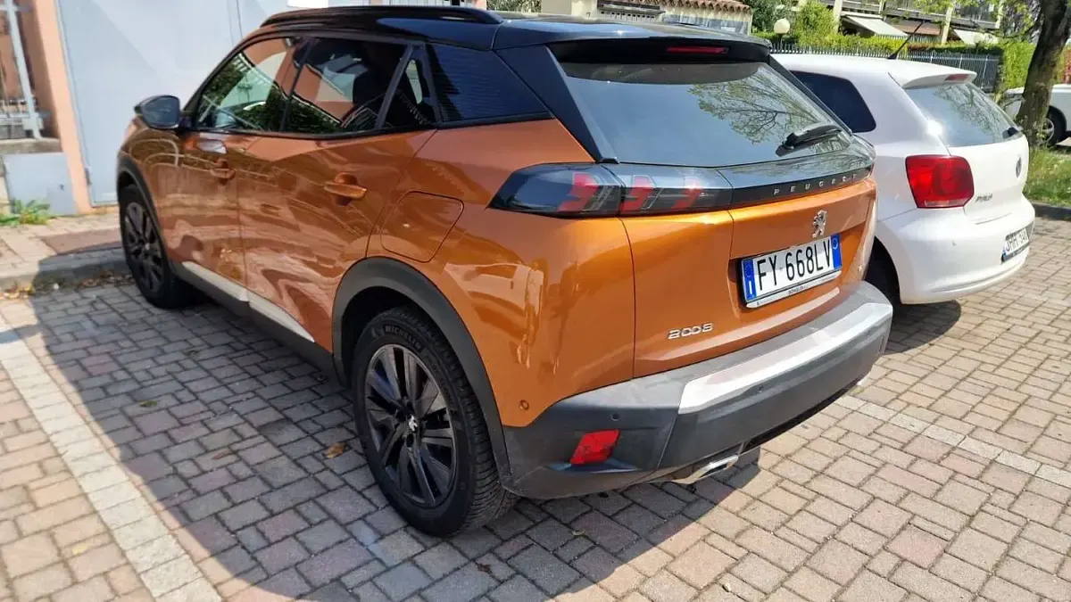 Usata Peugeot 2008 GT 155 CV (114 kW) 2019 Arancione SUV