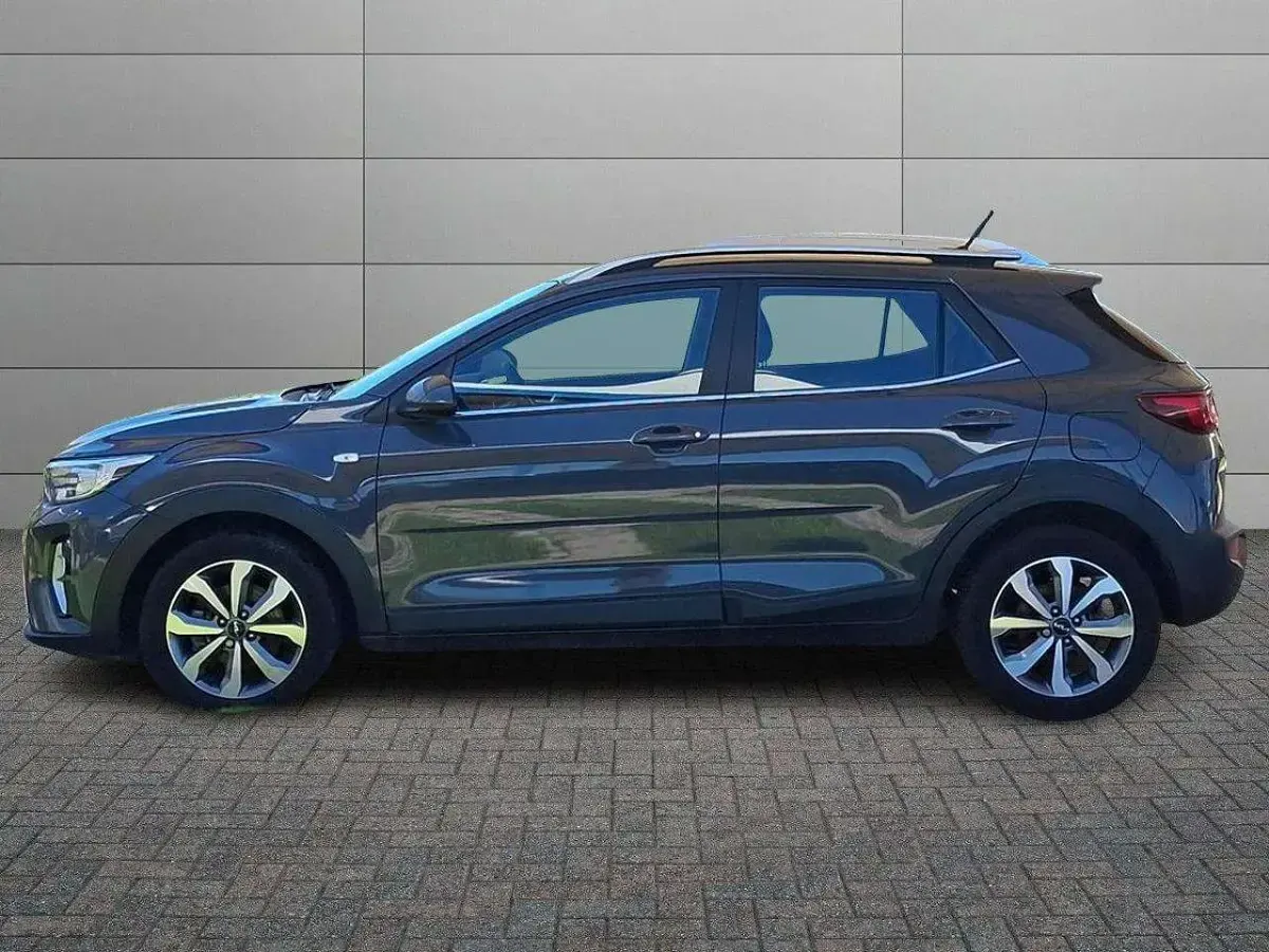 Usata Kia Stonic Style 120 CV (88 kW) 2022 Gray metallic SUV