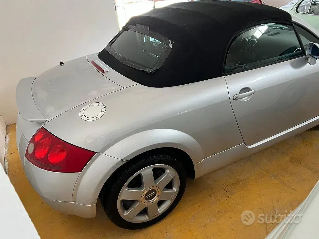 Usata Audi TT Roadster 179 CV (131 kW) 2001 Grigio Cabrio