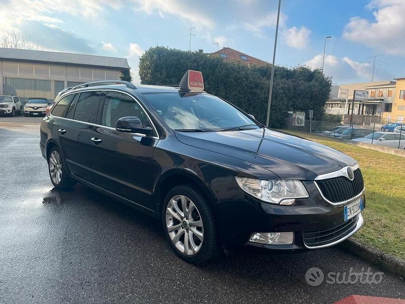 Usata Skoda Superb Elegance 140 CV (102 kW) 2012 Nero Station wagon