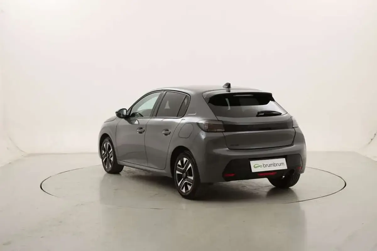 Usata Peugeot 208 Allure 101 CV (74 kW) 2025 Grigio Utilitaria