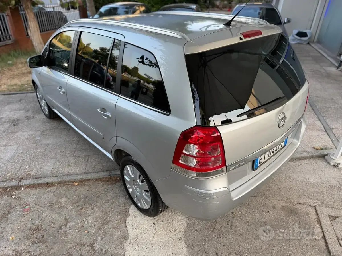 Usata Opel Zafira 150 CV (110 kW) 2013 Grigio Monovolume