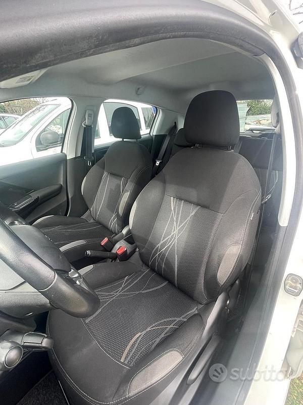 Usata Peugeot 208 Allure 82 CV (60 kW) 2015 Bianco Utilitaria