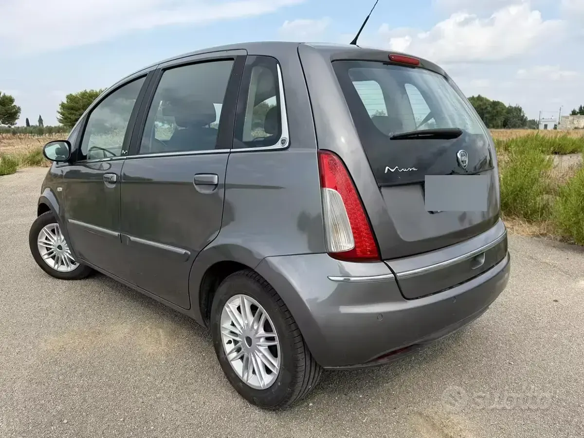 Usata Lancia Musa 95 CV (69 kW) 2012 Grigio Monovolume