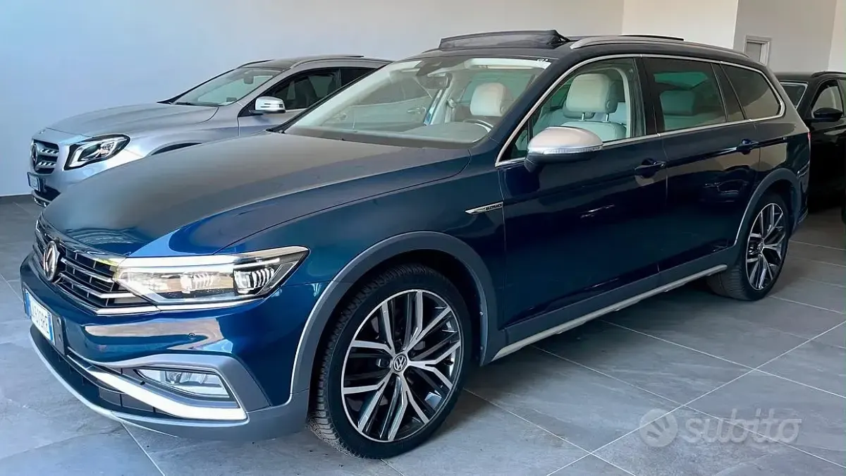 Usata VW Passat 240 CV (176 kW) 2020 Bluazzurro Station wagon