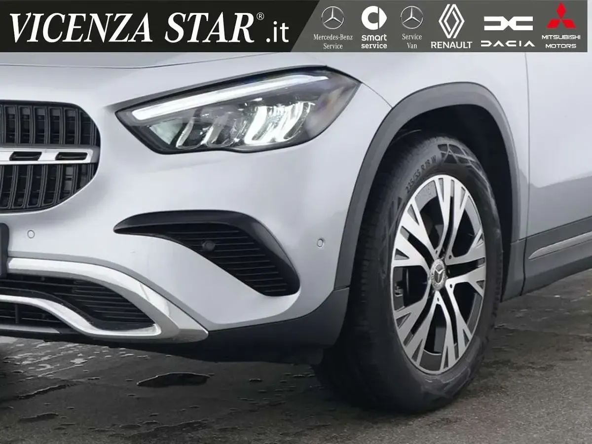 Begagnad Mercedes GLA180 Advanced 136 HK (100 kW) 2024 Silver SUV