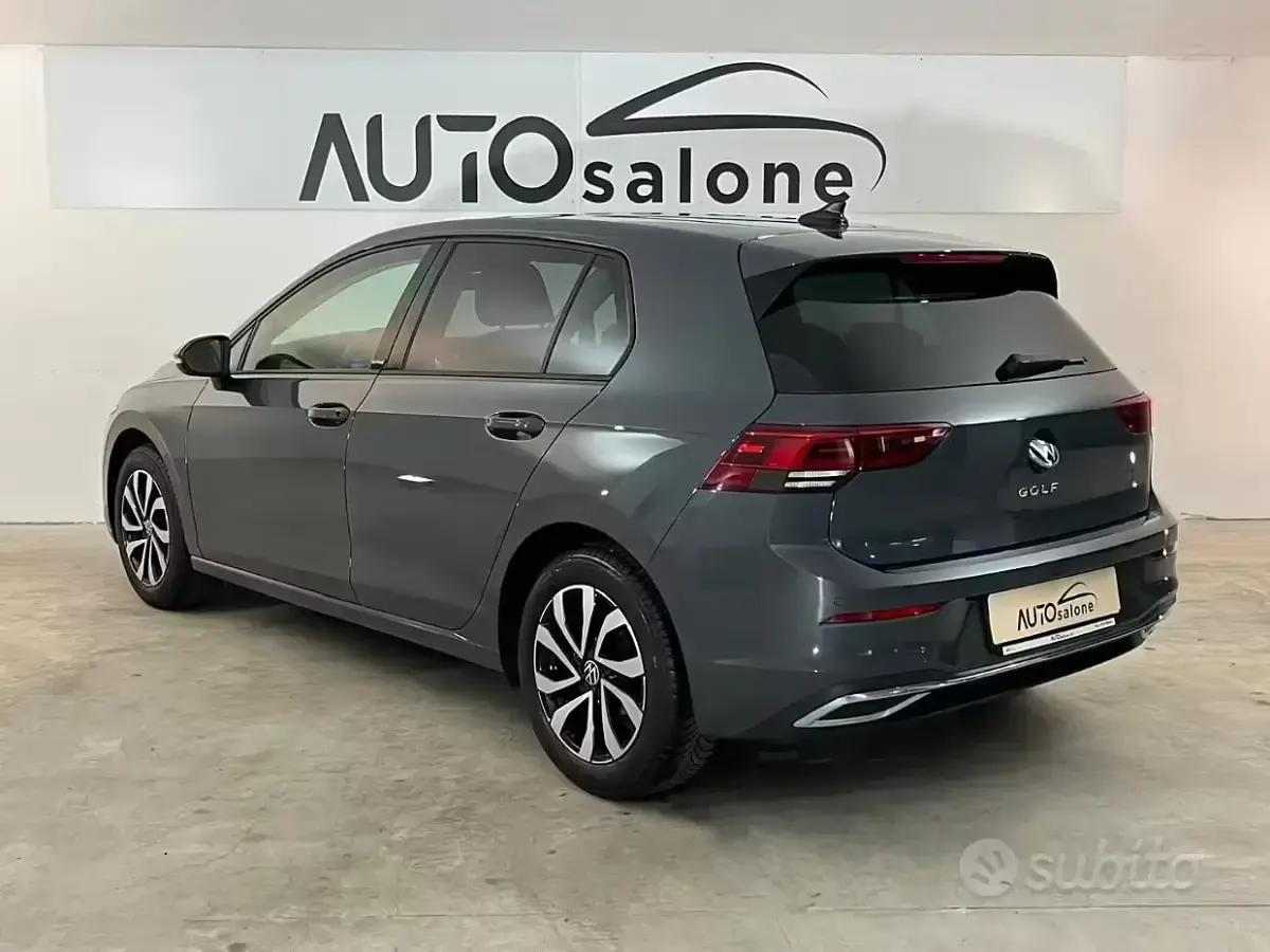 Usata VW Golf VIII Active 150 CV (110 kW) 2023 Grigio Berlina