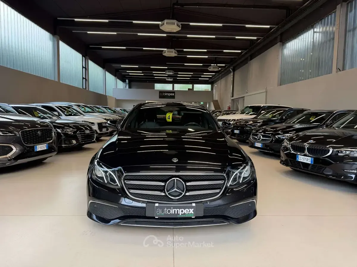 Usata Mercedes E220 194 CV (142 kW) 2019 Nero Berlina