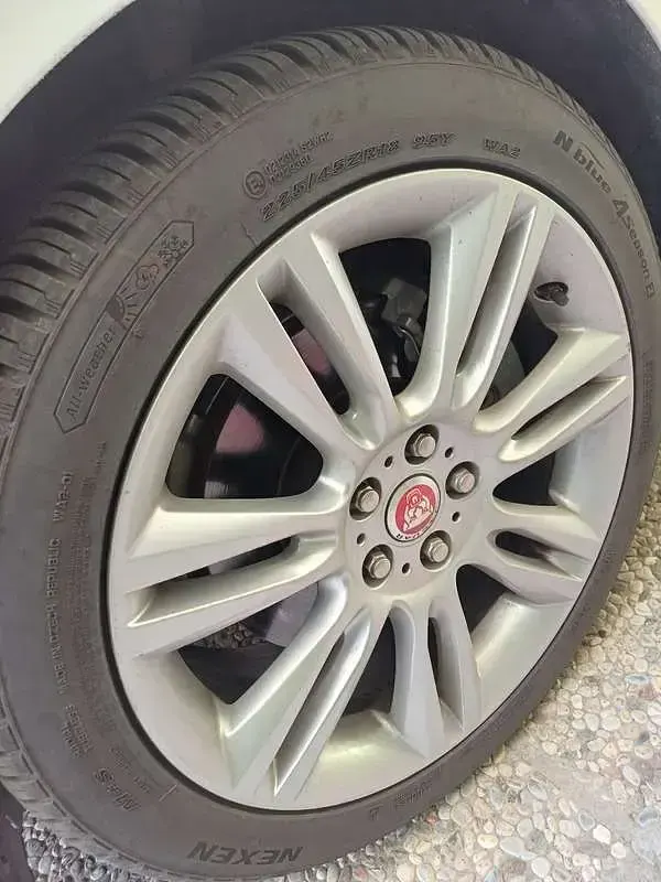 Usata Jaguar XE 179 CV (131 kW) 2019 Berlina