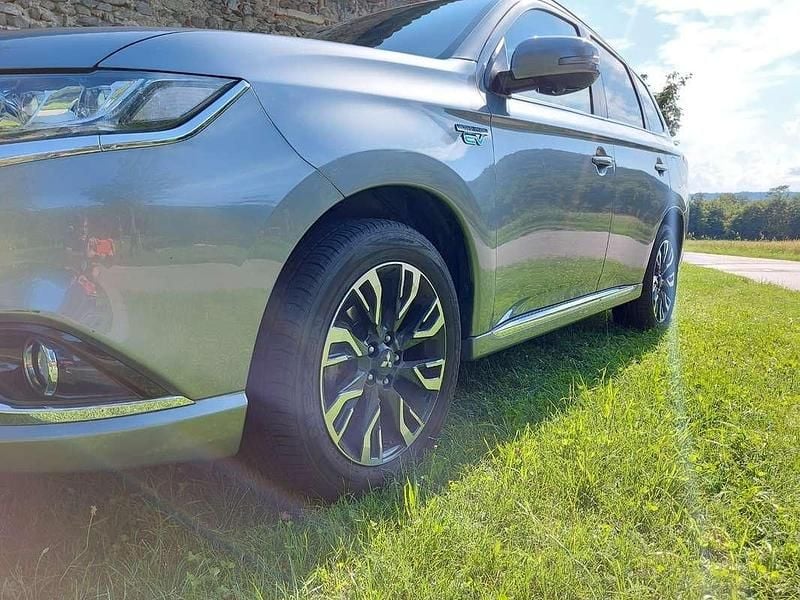 Usata Mitsubishi Outlander P-HEV Instyle 121 CV (88 kW) 2016 SUV