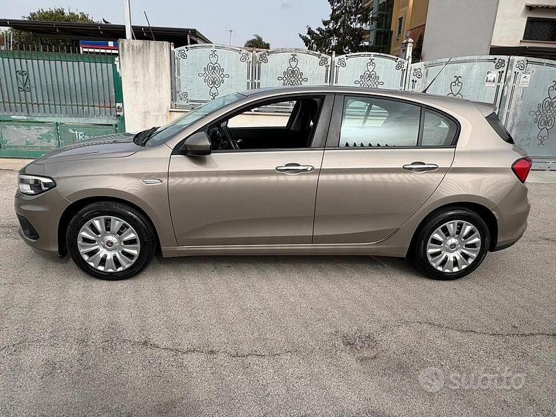 Usata Fiat Tipo Lounge 95 CV (69 kW) 2016 Grigio Berlina