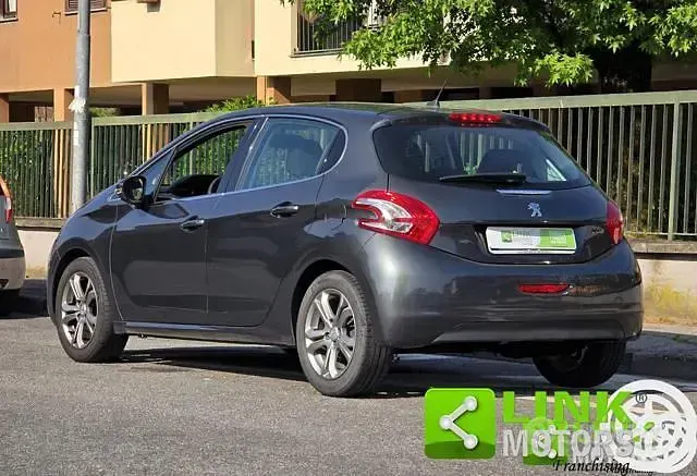 Usata Peugeot 208 Allure 82 CV (60 kW) 2014 Grigio scuro Utilitaria