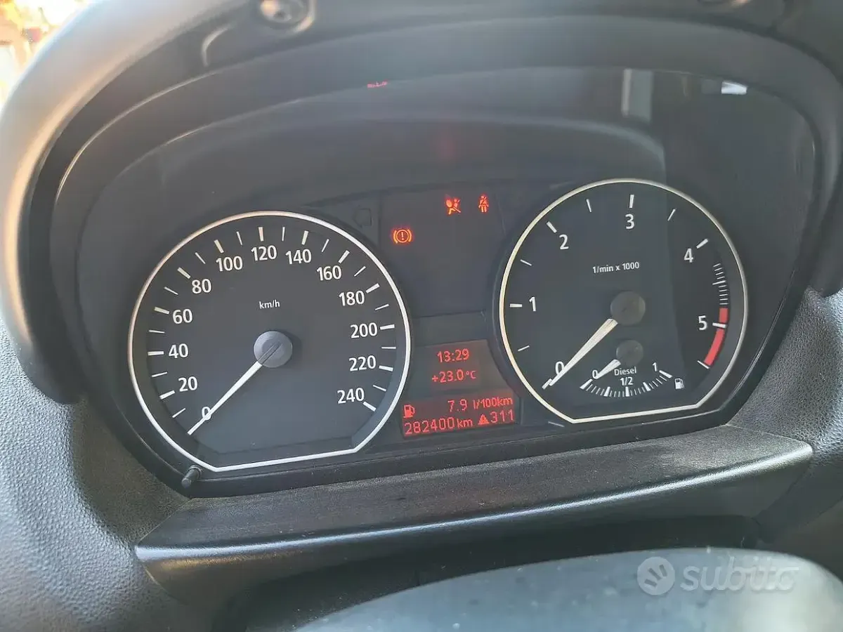 Usata BMW 120 163 CV (119 kW) 2006 Grigio Utilitaria