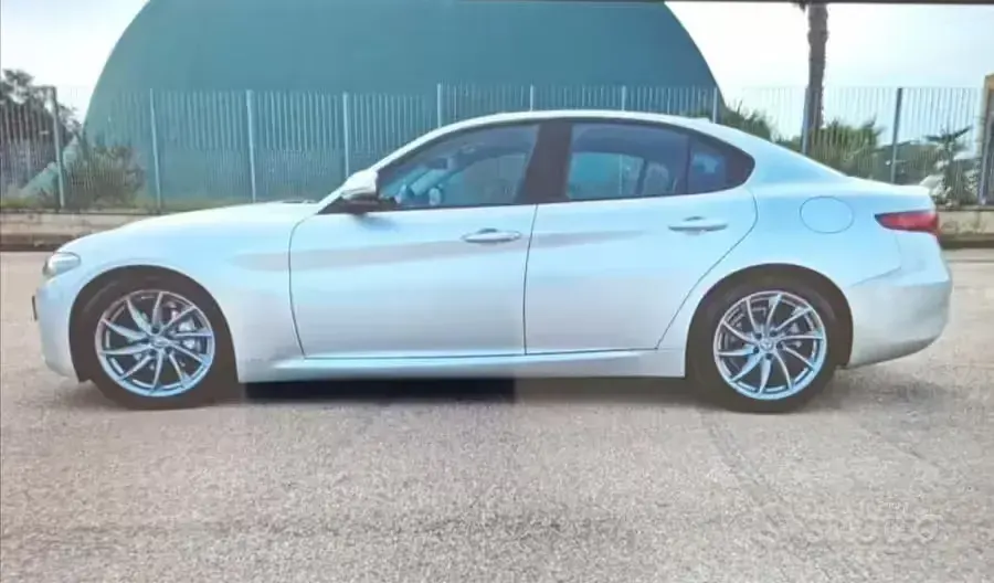 Usata Alfa Romeo Giulia Super 150 CV (110 kW) 2018 Grigio Berlina