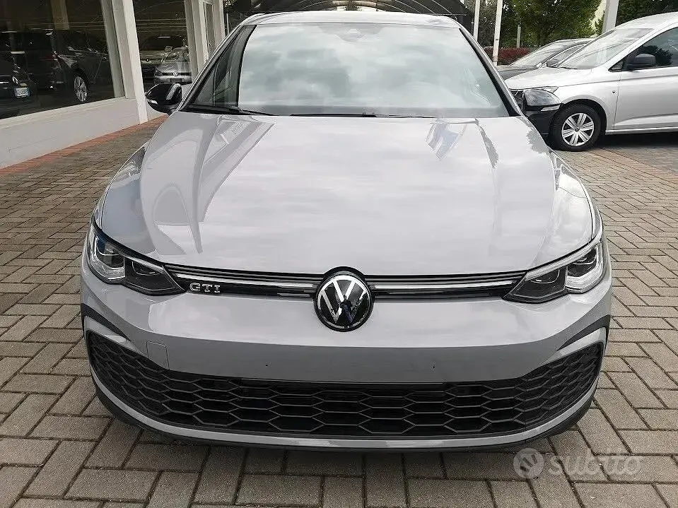 Usata VW Golf VIII GTI 245 CV (180 kW) 2024 Grigio Berlina