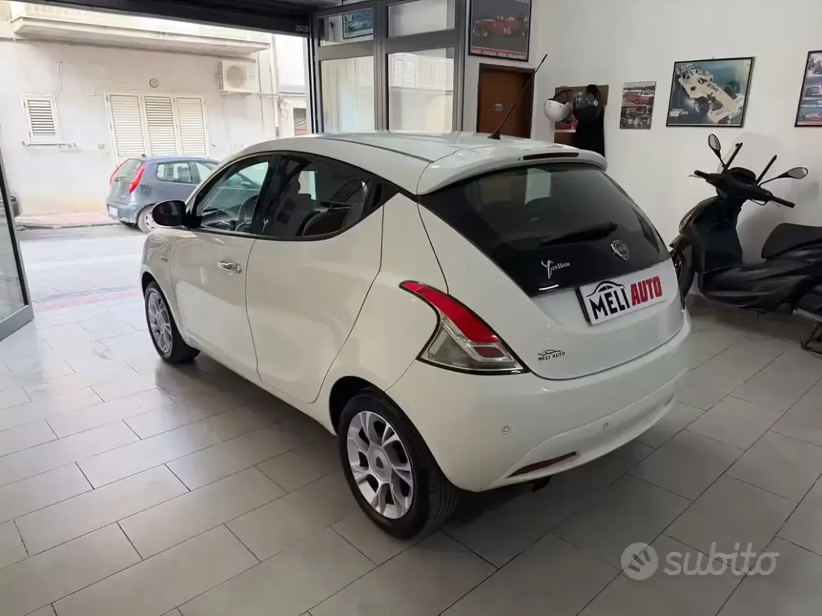 Usata Lancia Ypsilon Platinum 69 CV (50 kW) 2016 Bianco Utilitaria