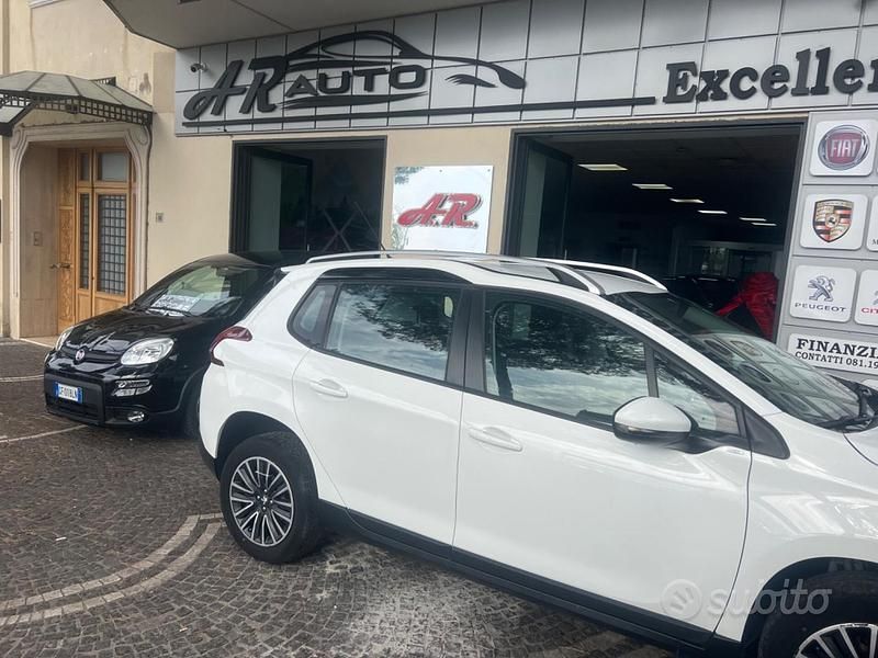 Usata Peugeot 2008 Active 100 CV (73 kW) 2017 Bianco SUV