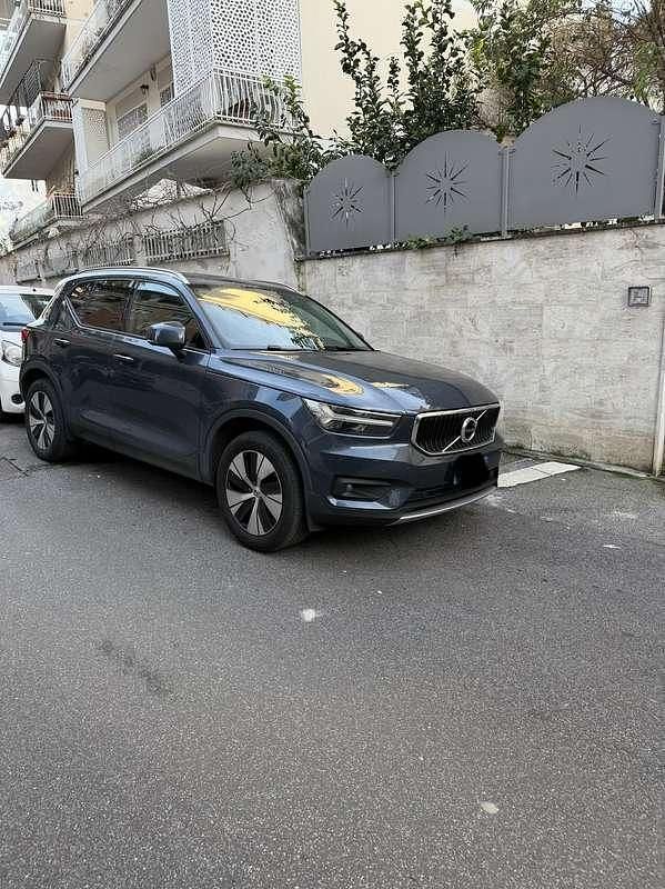 Usata Volvo XC40 Momentum 163 CV (119 kW) 2020 Blu/azzurro SUV
