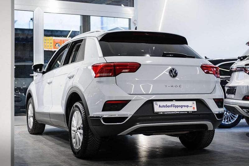 Usata VW T-Roc Business 116 CV (85 kW) 2021 White silver metallizzato SUV