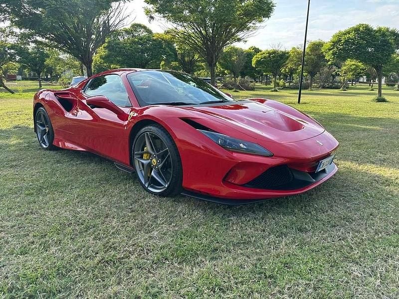 Usata Ferrari F8 721 CV (530 kW) 2023 Rosso Cabrio