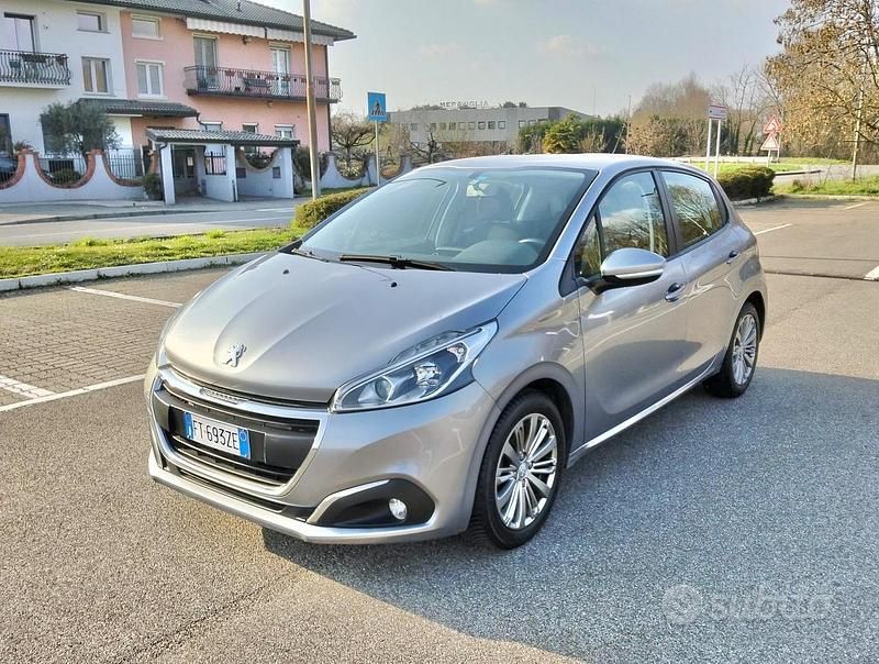 Usata Peugeot 208 83 CV (61 kW) 2019 Grigio Utilitaria