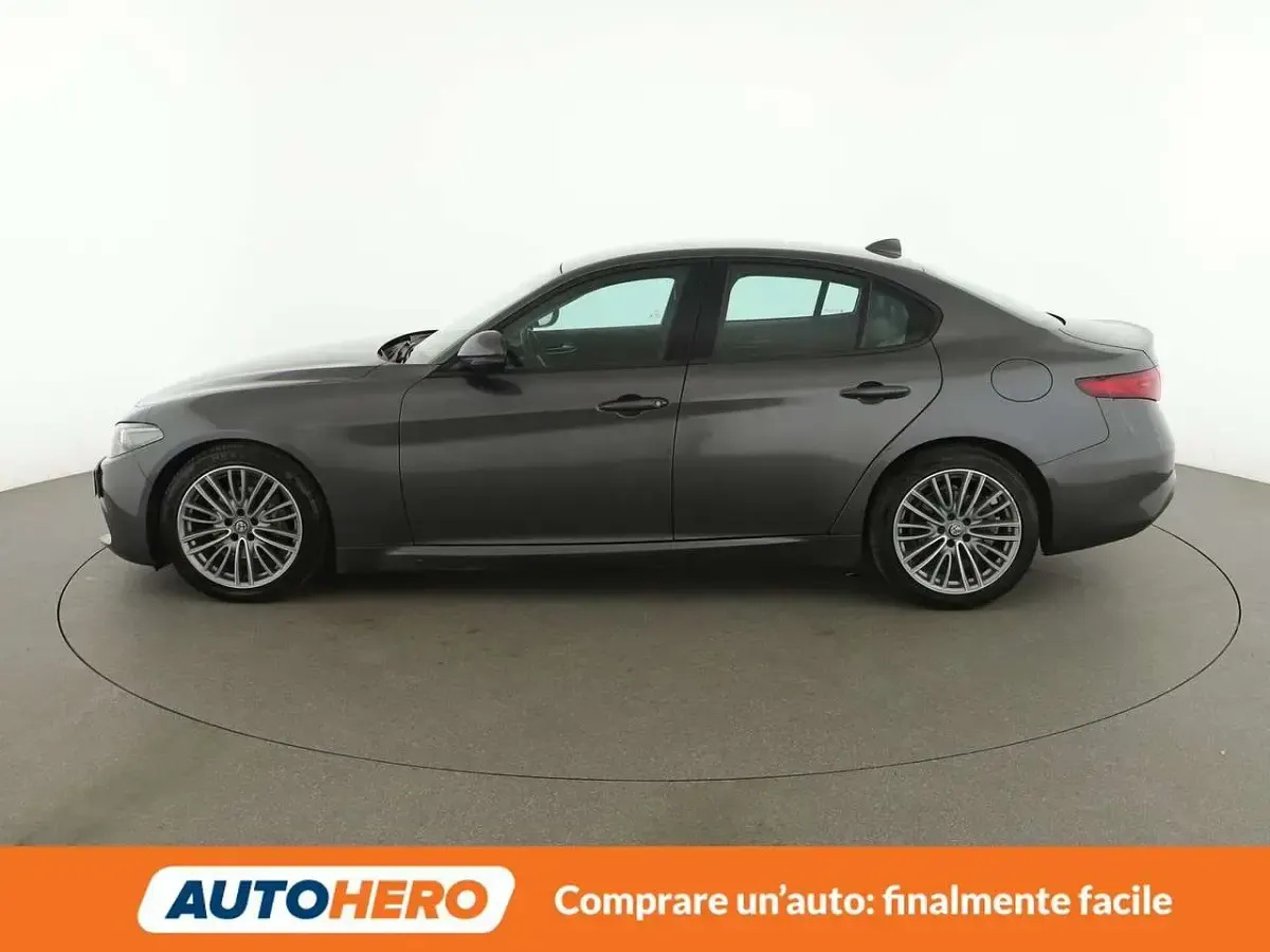 Usata Alfa Romeo Giulia Super 179 CV (131 kW) 2017 Grigio Berlina