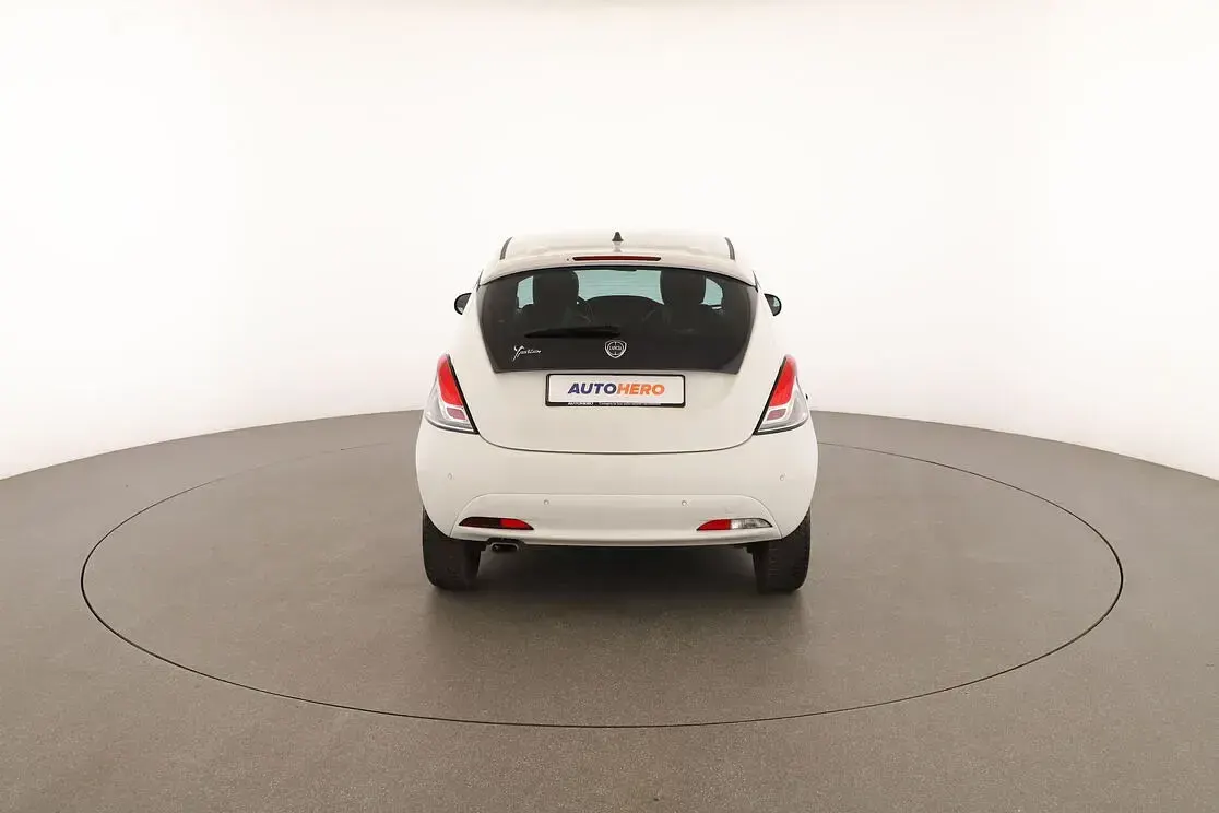 Usata Lancia Ypsilon 70 CV (51 kW) 2016 Bianco Utilitaria