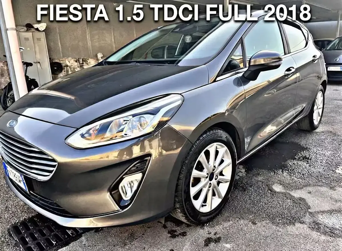 Usata Ford Fiesta 85 CV (62 kW) 2018 Grigio Utilitaria