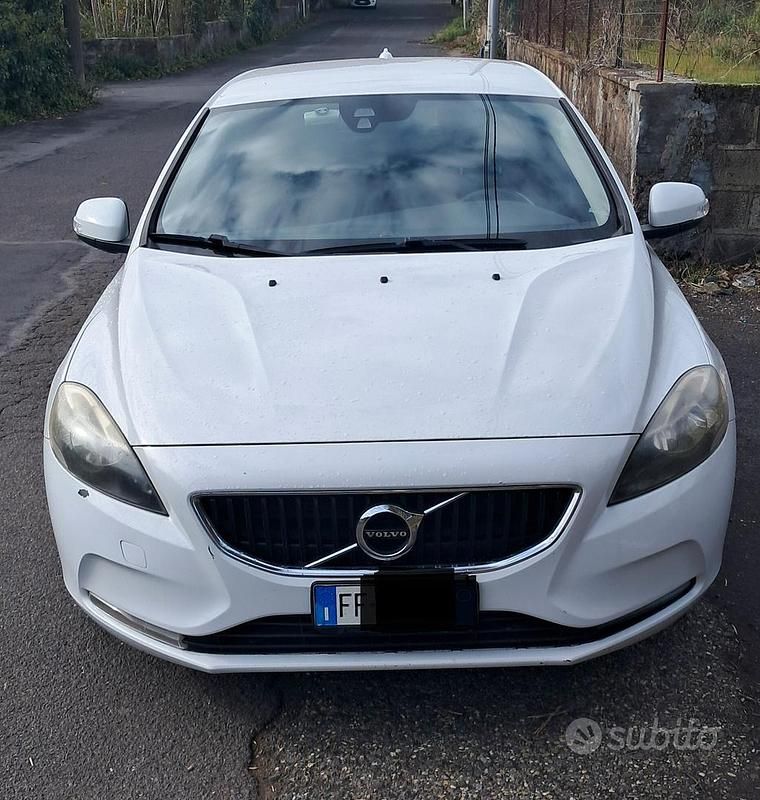 Usata Volvo V40 Kinetic 120 CV (88 kW) 2016 Bianco Berlina