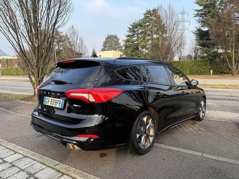 Usata Ford Focus ST-Line 125 CV (91 kW) 2021 Nero Station wagon